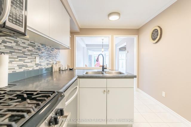 145 Dicenzo Dr, House detached with 3 bedrooms, 3 bathrooms and 3 parking in Hamilton ON | Image 4