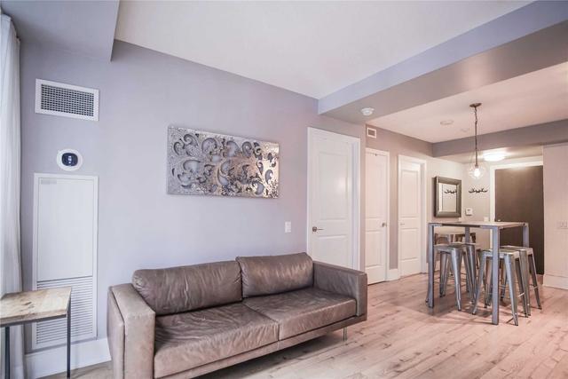 909 - 560 Front St W, Condo with 1 bedrooms, 1 bathrooms and 0 parking in Toronto ON | Image 2