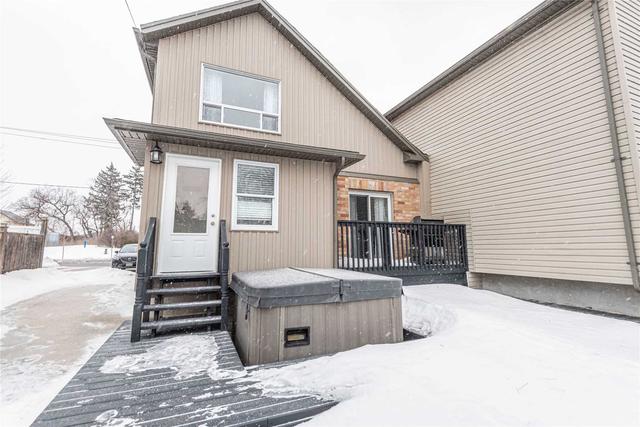 26 Fourth Ave, House semidetached with 3 bedrooms, 4 bathrooms and 7 parking in Kitchener ON | Image 32