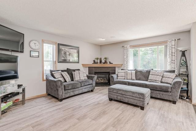 72 Cranfield Park Se, House detached with 3 bedrooms, 2 bathrooms and 4 parking in Calgary AB | Image 2