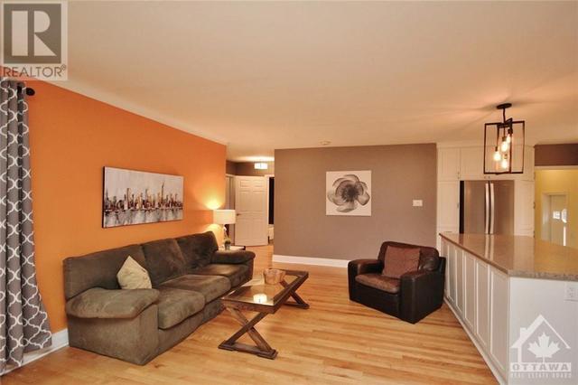 1760 Gage Crescent, House detached with 5 bedrooms, 2 bathrooms and 3 parking in Ottawa ON | Image 6