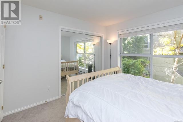 302 - 1710 Fort St, Condo with 2 bedrooms, 2 bathrooms and 1 parking in Victoria BC | Image 13
