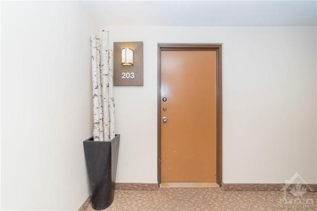 203 - 50 Burnside Avenue, Condo with 2 bedrooms, 2 bathrooms and 1 parking in Ottawa ON | Image 3