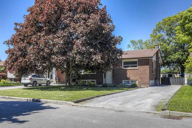94 Clements Rd E, House detached with 3 bedrooms, 1 bathrooms and 4 parking in Ajax ON | Image 1