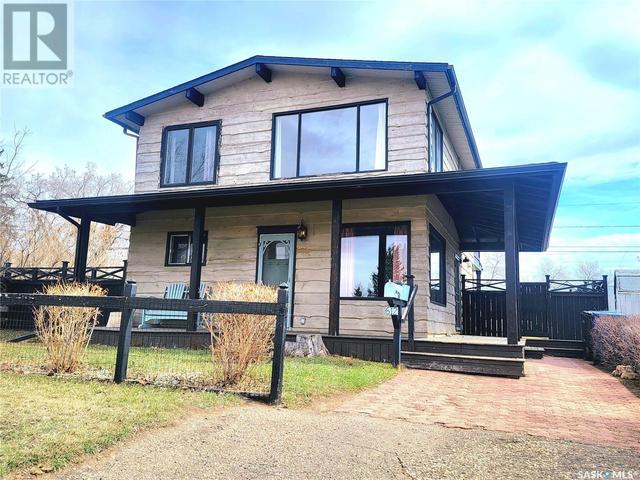 612 100th Street, House detached with 3 bedrooms, 2 bathrooms and null parking in North Battleford CY SK | Image 1