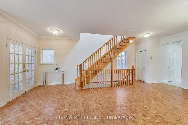 605 Jane St, House detached with 3 bedrooms, 3 bathrooms and 2 parking in Toronto ON | Image 35