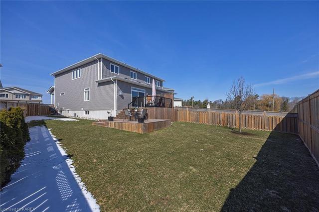 1237 Max Crescent, House semidetached with 3 bedrooms, 2 bathrooms and 3 parking in Kingston ON | Image 46