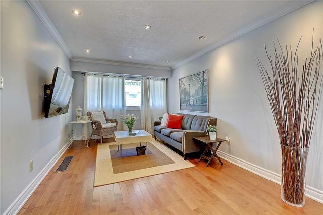 21 - 34 Dundalk Dr, Townhouse with 3 bedrooms, 2 bathrooms and 2 parking in Toronto ON | Image 3