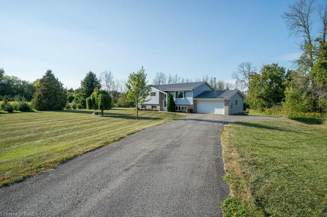 523 South Shore Road, House detached with 3 bedrooms, 1 bathrooms and 8 parking in Greater Napanee ON | Image 1