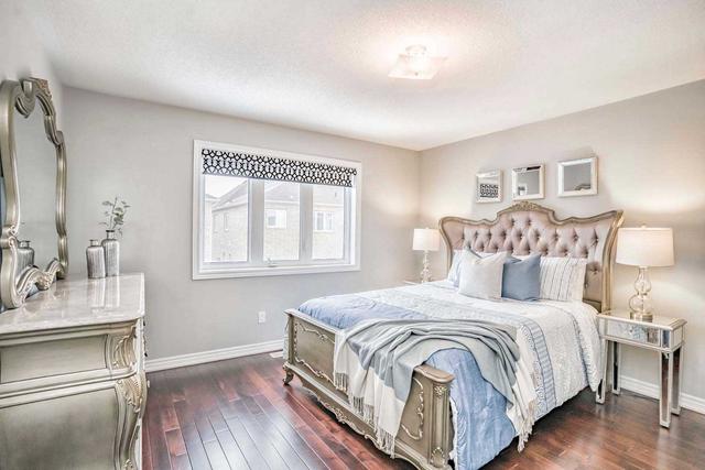 75 Yardley Cres, House semidetached with 4 bedrooms, 4 bathrooms and 4 parking in Brampton ON | Image 9