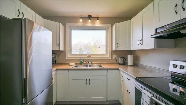 255 Riverview Blvd, House detached with 3 bedrooms, 2 bathrooms and 5 parking in St. Catharines ON | Image 2
