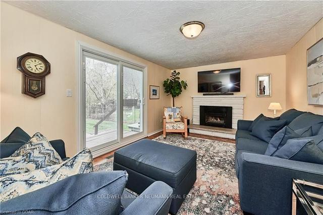 27 Karen Ave, House detached with 3 bedrooms, 3 bathrooms and 6 parking in Guelph ON | Image 3