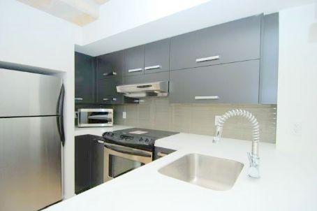 111 - 55 Stewart St, Condo with 1 bedrooms, 2 bathrooms and 1 parking in Toronto ON | Image 3