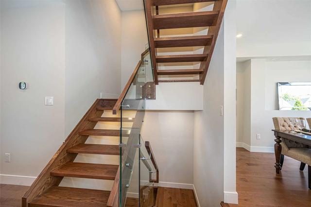 404 Delaware Ave, House detached with 4 bedrooms, 5 bathrooms and 2 parking in Toronto ON | Image 2