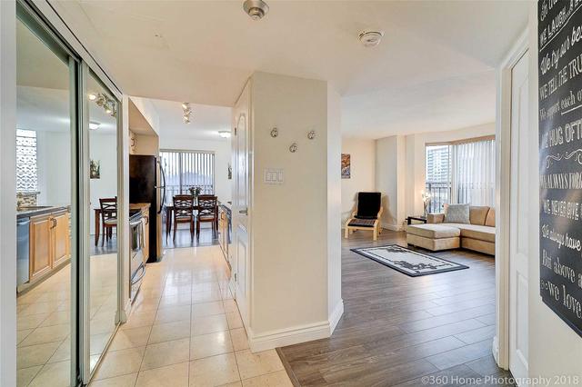 804 - 97 Lawton Blvd, Condo with 1 bedrooms, 1 bathrooms and 1 parking in Toronto ON | Image 2