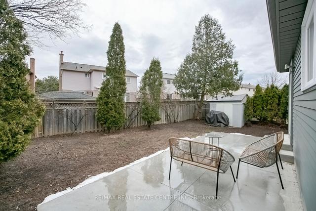 6089 Fullerton Cres, House detached with 3 bedrooms, 2 bathrooms and 3 parking in Mississauga ON | Image 30
