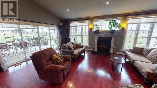 357 East River Road, House detached with 6 bedrooms, 3 bathrooms and 12 parking in Brant ON | Image 12