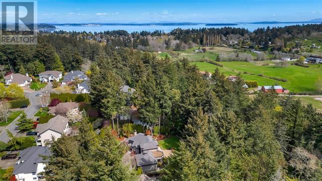 4533 Pheasantwood Terr, House detached with 3 bedrooms, 3 bathrooms and 6 parking in Saanich BC | Image 4