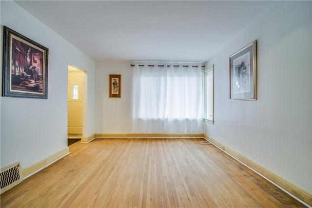 1356 Woodbine Ave, House detached with 2 bedrooms, 1 bathrooms and 1 parking in Toronto ON | Image 4