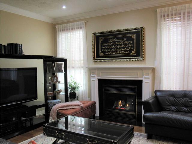 103 South Belair Dr, House detached with 4 bedrooms, 4 bathrooms and 6 parking in Vaughan ON | Image 2