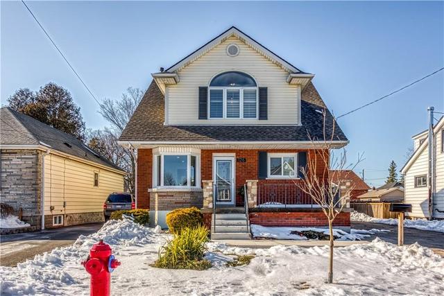 126 Erin Avenue, House detached with 5 bedrooms, 2 bathrooms and 8 parking in Hamilton ON | Image 1