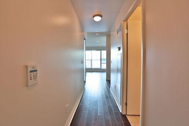 1002 - 220 Victoria St, Condo with 1 bedrooms, 2 bathrooms and 1 parking in Toronto ON | Image 3