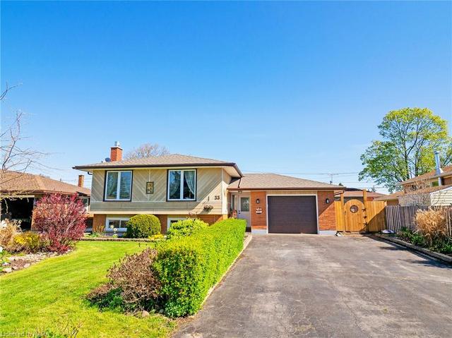 33 Sheba Crescent, House detached with 3 bedrooms, 2 bathrooms and 5 parking in Port Colborne ON | Image 1