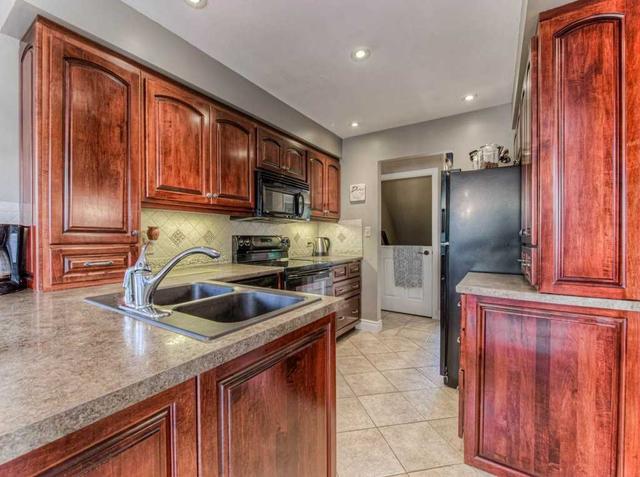 54 Garden Cres, House detached with 3 bedrooms, 3 bathrooms and 8 parking in Brant ON | Image 33