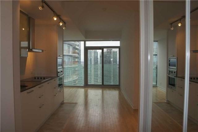 4511 - 12 York St, Condo with 1 bedrooms, 1 bathrooms and 0 parking in Toronto ON | Image 3