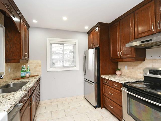 4 Gulliver Cres, House semidetached with 3 bedrooms, 2 bathrooms and 4 parking in Brampton ON | Image 5