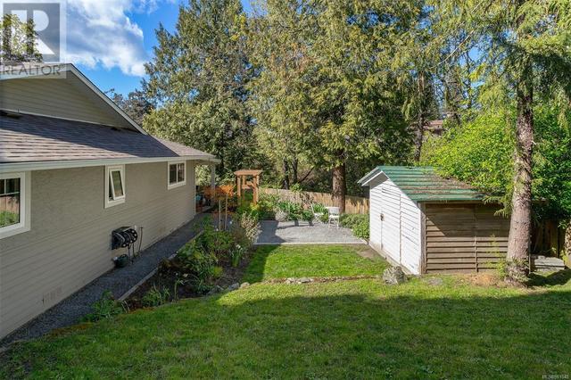 4605 Pipeline Rd, House detached with 2 bedrooms, 1 bathrooms and 2 parking in Saanich BC | Image 29