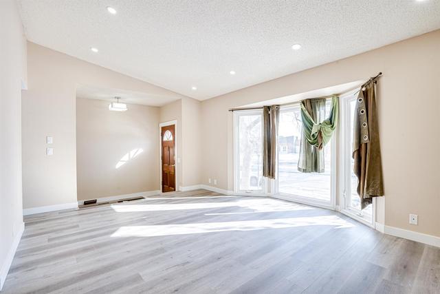 84 Rivervalley Drive Se, House detached with 3 bedrooms, 3 bathrooms and 2 parking in Calgary AB | Image 35