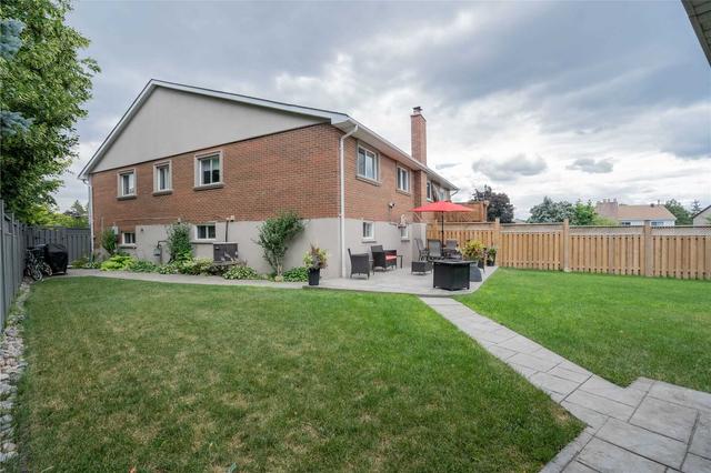 36 Peterson Crt, House semidetached with 3 bedrooms, 2 bathrooms and 4 parking in Brampton ON | Image 29