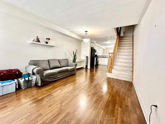 38 Peach Dr, Townhouse with 2 bedrooms, 3 bathrooms and 2 parking in Brampton ON | Image 3