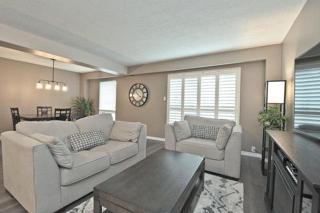 44 - 155 Glovers Rd, Townhouse with 3 bedrooms, 2 bathrooms and 1 parking in Oshawa ON | Image 5