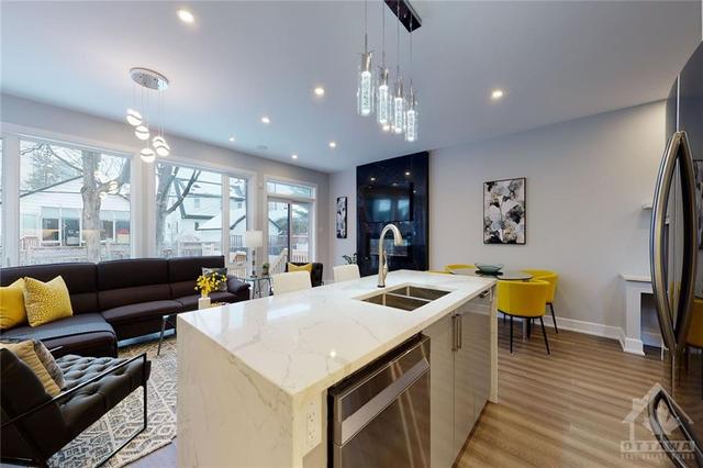 559 Mutual Street, Townhouse with 4 bedrooms, 4 bathrooms and 2 parking in Ottawa ON | Image 3