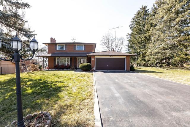73 Thomson Dr, House detached with 4 bedrooms, 3 bathrooms and 6 parking in Hamilton ON | Image 1