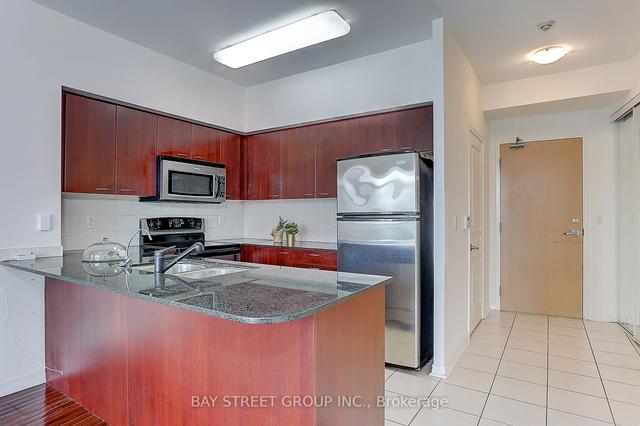 2011 - 509 Beecroft Rd, Condo with 2 bedrooms, 2 bathrooms and 1 parking in Toronto ON | Image 39