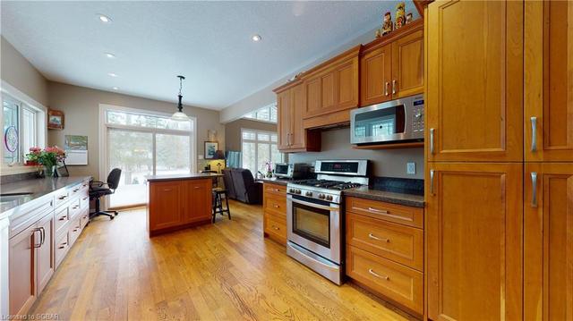 754 Oxbow Park Drive, House detached with 3 bedrooms, 2 bathrooms and 8 parking in Wasaga Beach ON | Image 8