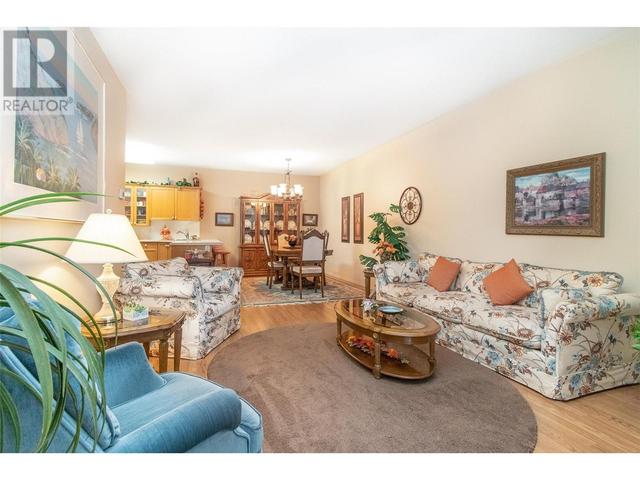 107 - 2300 Benvoulin Road, Condo with 3 bedrooms, 2 bathrooms and 1 parking in Kelowna BC | Image 5