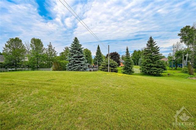33 Tudor Circle, House detached with 3 bedrooms, 2 bathrooms and 8 parking in Rideau Lakes ON | Image 29