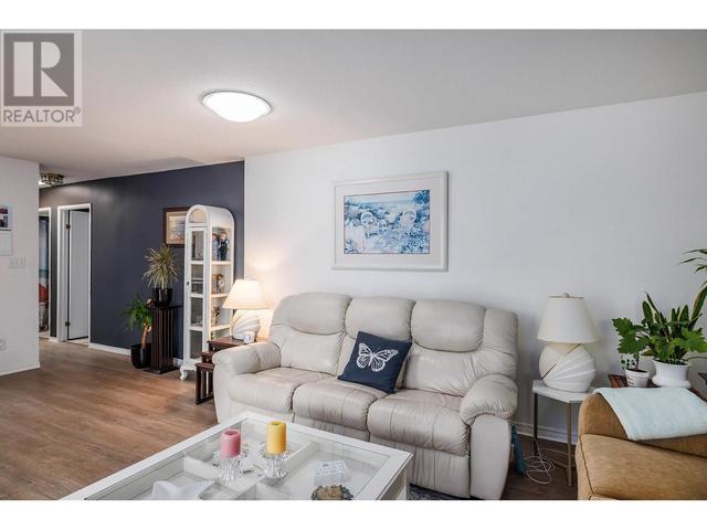 3205 - 415 Commonwealth Road, Condo with 2 bedrooms, 2 bathrooms and 2 parking in Duck Lake 7 BC | Image 4
