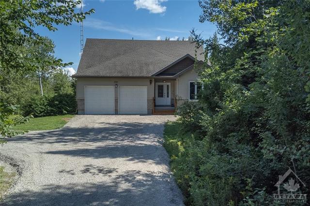 3710 Paden Road, House detached with 6 bedrooms, 4 bathrooms and 8 parking in Ottawa ON | Image 2