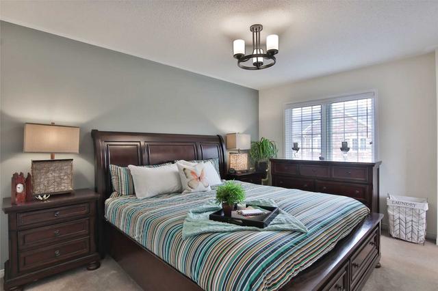 40 Birdstone Cres, Townhouse with 3 bedrooms, 3 bathrooms and 3 parking in Toronto ON | Image 11