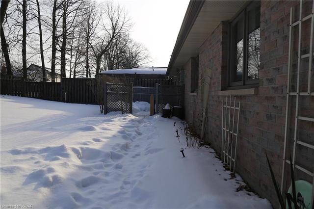 18 Suzanna Drive, House detached with 2 bedrooms, 1 bathrooms and 3 parking in Guelph ON | Image 19