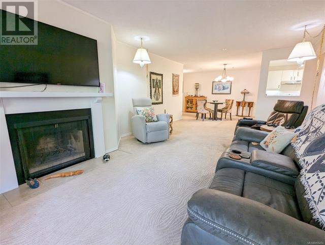 309 - 1560 Hillside Ave, Condo with 2 bedrooms, 2 bathrooms and 1 parking in Victoria BC | Image 4