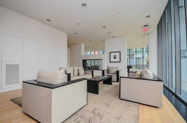 1712 - 33 Charles St E, Condo with 1 bedrooms, 1 bathrooms and 0 parking in Toronto ON | Image 10