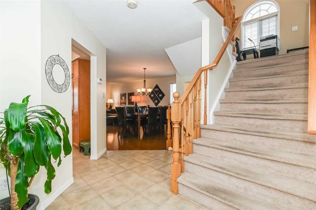 11 Peer Dr, House detached with 3 bedrooms, 3 bathrooms and 4 parking in Guelph ON | Image 2