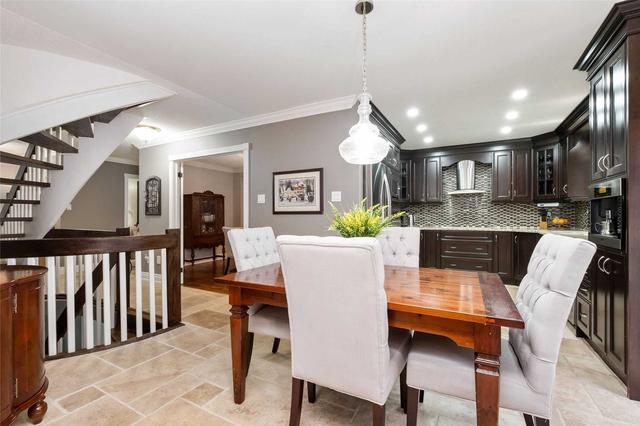 37 Atkins Circ, House detached with 5 bedrooms, 3 bathrooms and 6 parking in Brampton ON | Image 3
