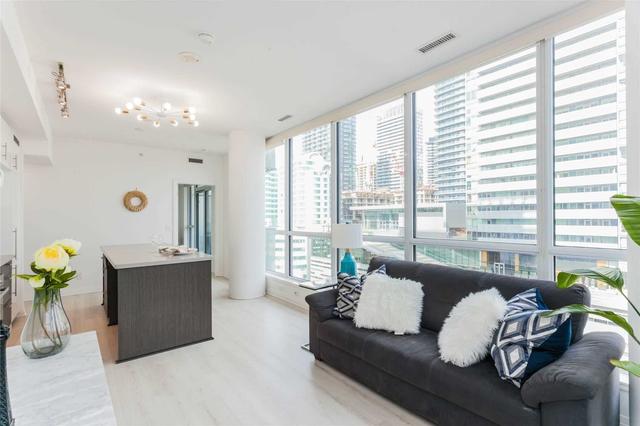 1302 - 8 Mercer St, Condo with 2 bedrooms, 2 bathrooms and 1 parking in Toronto ON | Image 18